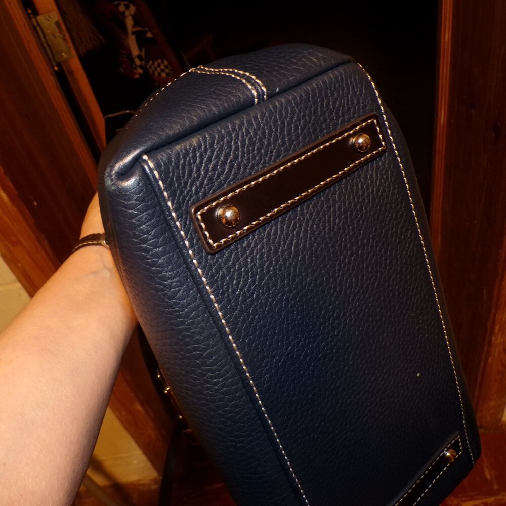 Dooney & Burke lg purse - Picture 5 of 9